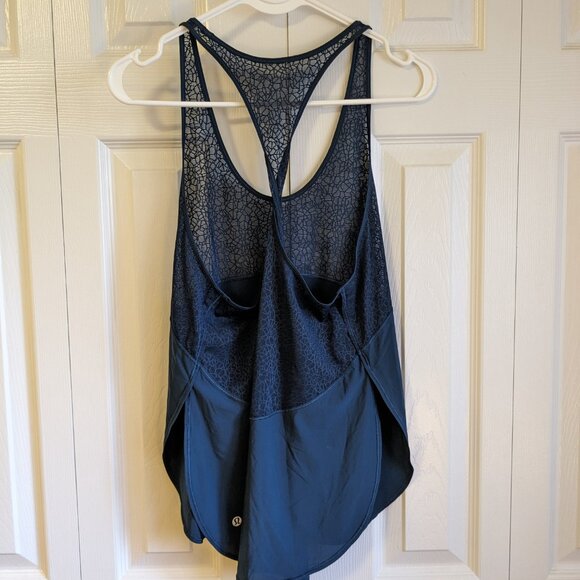 Lululemon Women’s Naval Blue Twist Train Singlet Tank Top Lace M/L Activewear - Picture 8 of 9